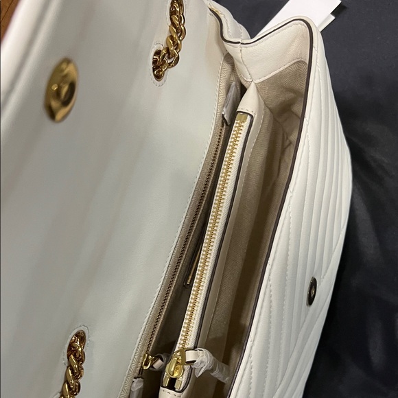 Tory Burch Cream Quilted Shoulder Bag with Gold Chain NWTS - Picture 10 of 11